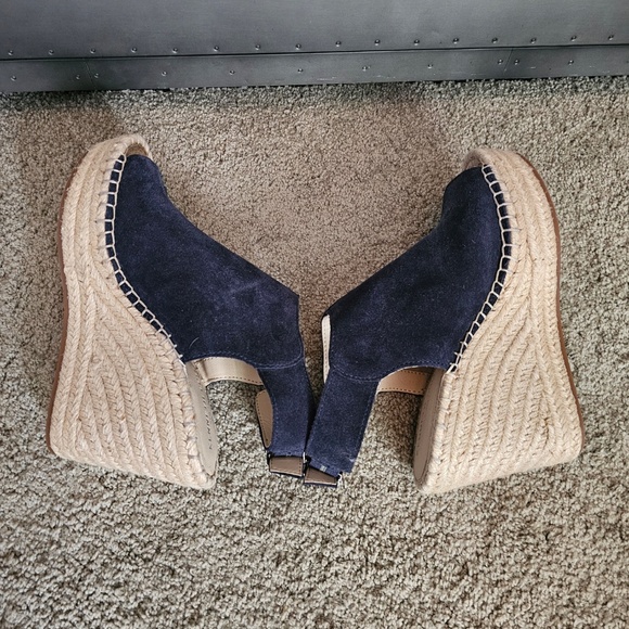 Kenneth Cole New York
Olivia Espadrille Peep-Toe Wedges - Picture 11 of 12